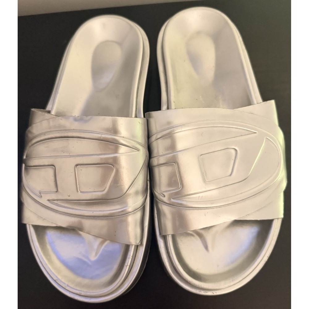 Diesel Women's 5.5 EUC 37 Oval D SA-Slide Sandals Silver Metallic MSRP $175